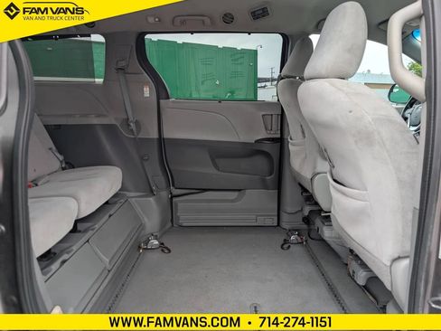 Used 2015 Toyota Sienna LE FWD image 4