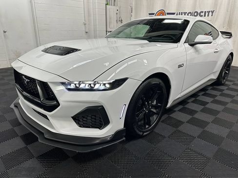 Used 2025 Ford Mustang GT RWD image 4