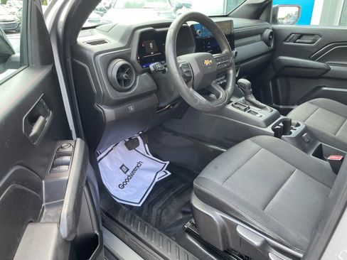 Used 2023 Chevrolet Colorado W/T RWD image 4