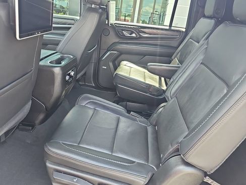Used 2021 GMC Yukon XL Denali w/ Denali Premium Package AWD/4WD image 30