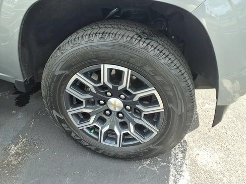 Used 2024 Chevrolet Colorado LT w/ LT Convenience Package III RWD image 16
