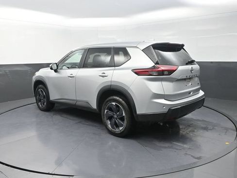 Used 2024 Nissan Rogue SV FWD image 6