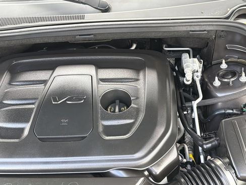 Used 2019 Jeep Grand Cherokee Laredo RWD image 10