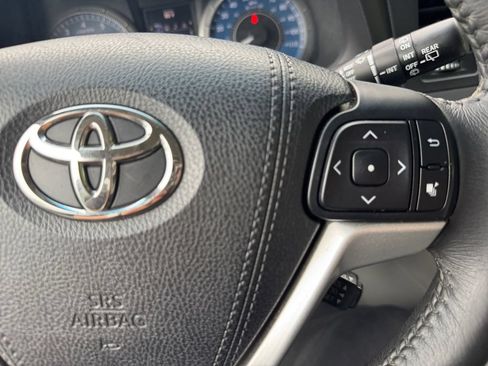 Used 2017 Toyota Sienna XLE Premium AWD/4WD image 30