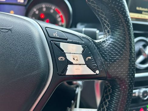Used 2014 Mercedes-Benz CLA 250 image 17