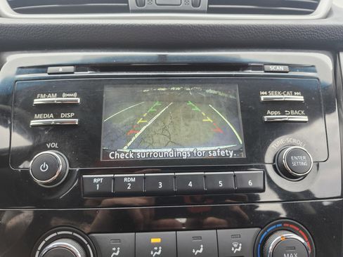 Used 2015 Nissan Rogue S AWD/4WD image 2