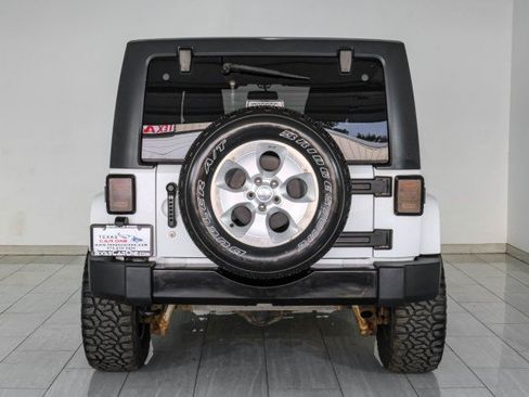Used 2014 Jeep Wrangler Unlimited Sahara w/ Dual Top Group AWD/4WD image 7