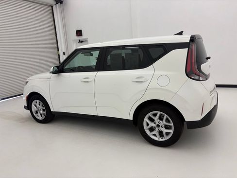Used 2025 Kia Soul LX FWD image 13