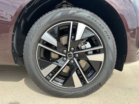 New 2026 Volvo XC60 B5 Plus w/ Climate Package image 9