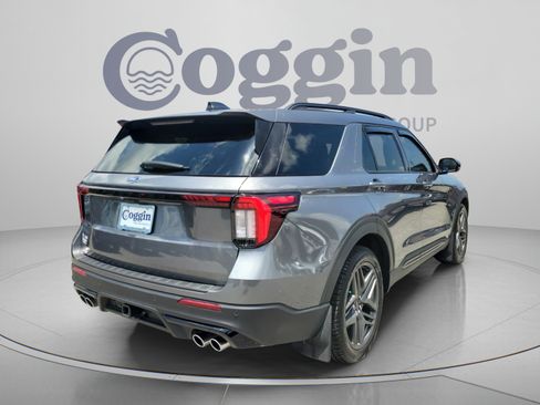 Used 2025 Ford Explorer ST AWD/4WD image 3