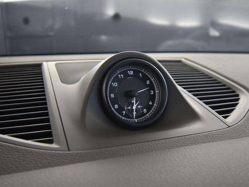 Used 2025 Porsche Macan image 38