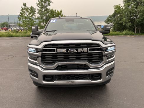 Used 2026 RAM 2500 Big Horn AWD/4WD image 2