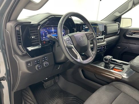 Used 2025 Chevrolet Silverado 1500 LT Trail Boss w/ Convenience Package II image 9