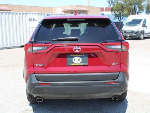 Used 2022 Toyota RAV4 XLE FWD image 5
