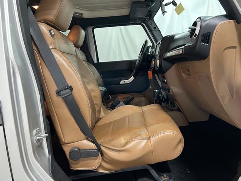 Used 2011 Jeep Wrangler Unlimited Rubicon w/ Dual Top Group image 15