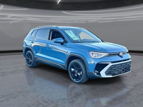 New 2026 Volkswagen Taos SE image 2