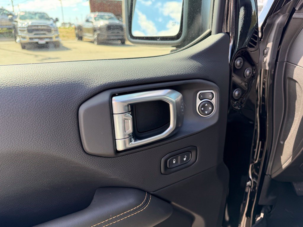 New 2026 Jeep Wrangler Unlimited Sahara AWD/4WD image 15