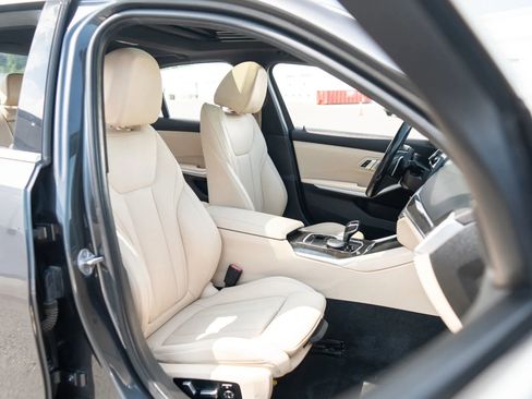 Used 2020 BMW 330i Sedan w/ Convenience Package image 19