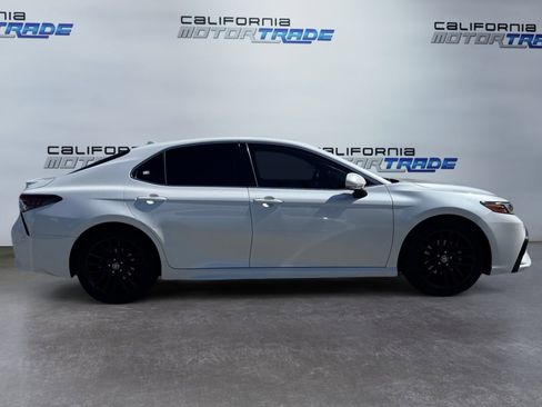 Used 2021 Toyota Camry XSE FWD image 4