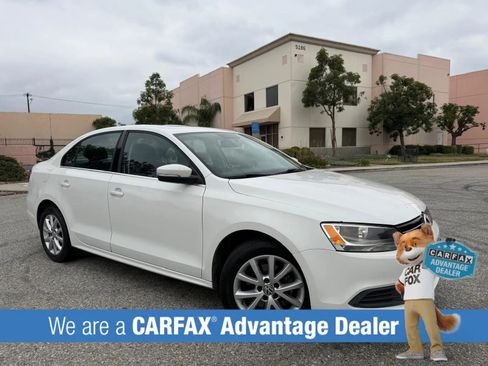 Used 2013 Volkswagen Jetta SE FWD image 2