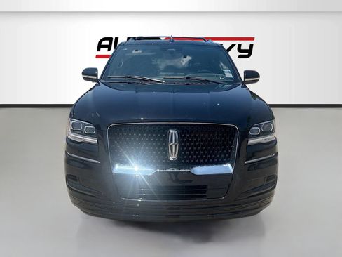Used 2023 Lincoln Navigator Reserve AWD/4WD image 2