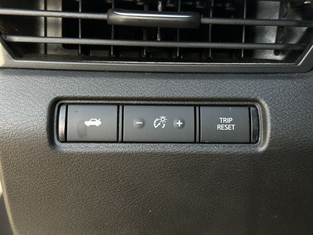 Used 2024 Nissan Altima 2.5 SR FWD image 23