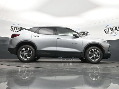 Used 2025 Chevrolet Blazer LT FWD image 33