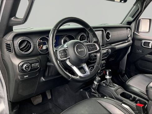 Used 2020 Jeep Gladiator Overland AWD/4WD image 14