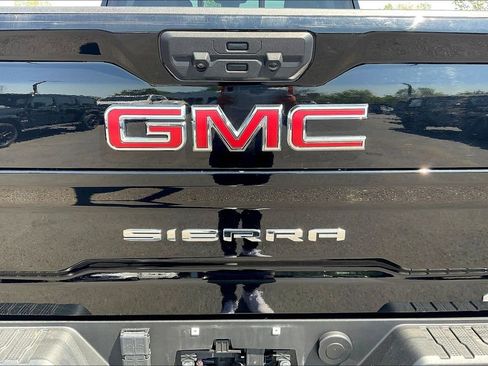 Used 2024 GMC Sierra 2500 AT4 w/ Technology Package AWD/4WD image 25