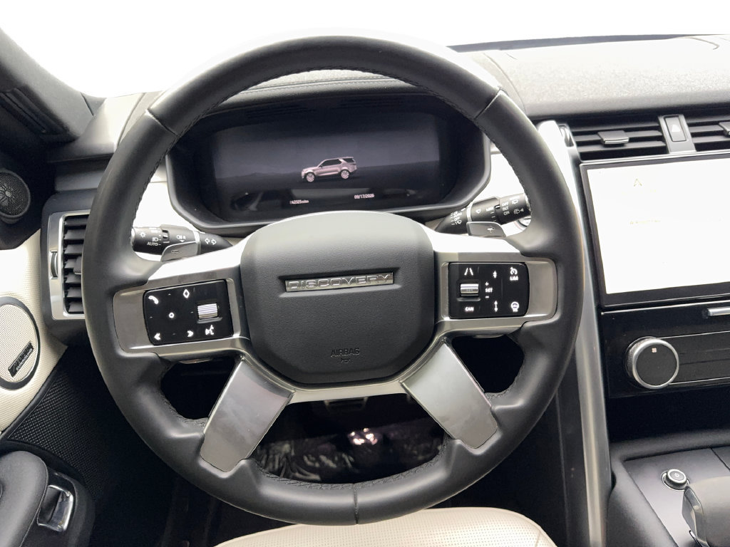 Used 2024 Land Rover Discovery Dynamic SE AWD/4WD image 60