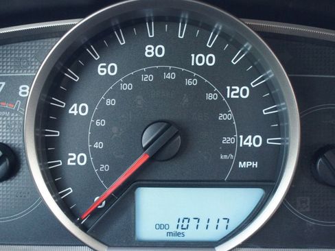 Used 2014 Toyota RAV4 LE image 4