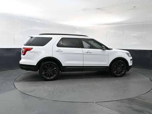 Used 2019 Ford Explorer XLT w/ Equipment Group 202A AWD/4WD image 6