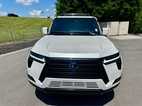 Used 2025 Lexus GX 550 w/ Accessory Package (2T) AWD/4WD image 2