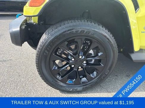 Used 2023 Jeep Wrangler Unlimited Sahara w/ Cold Weather Group AWD/4WD image 4