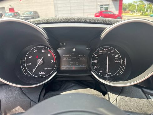 Used 2022 Alfa Romeo Giulia Ti AWD/4WD image 39