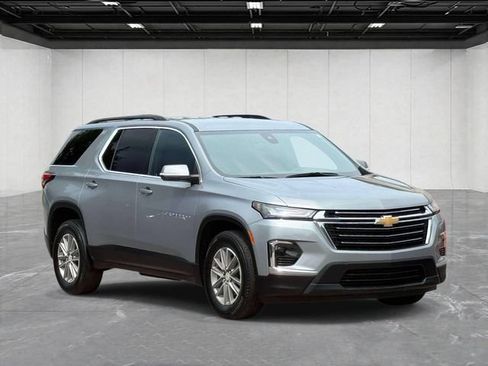 Used 2024 Chevrolet Traverse LT AWD/4WD image 3