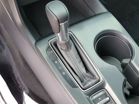 Used 2024 Honda Civic Sport image 28