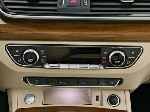 Used 2024 Audi Q5 e Premium Plus w/ Premium Plus Package image 12