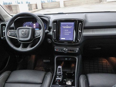 New 2025 Volvo XC40 B5 Plus w/ Protection Package Premier image 23