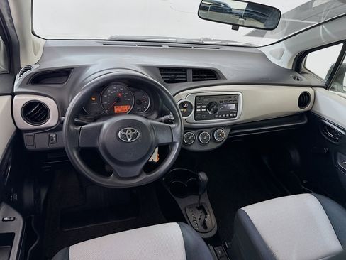 Used 2014 Toyota Yaris L image 20