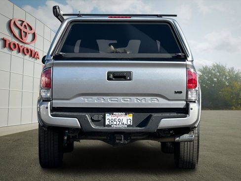 Used 2021 Toyota Tacoma TRD Sport image 4