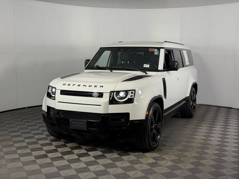 Used 2024 Land Rover Defender 130 X-Dynamic SE AWD/4WD image 9