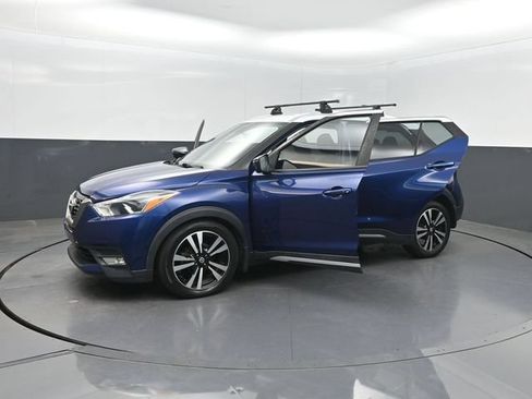 Used 2018 Nissan Kicks SR FWD image 29