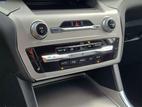 Used 2022 Ford Explorer XLT w/ Equipment Group 202A image 29