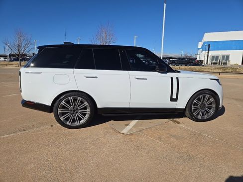 Used 2023 Land Rover Range Rover Autobiography image 6