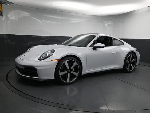Used 2025 Porsche 911 Carrera image 1