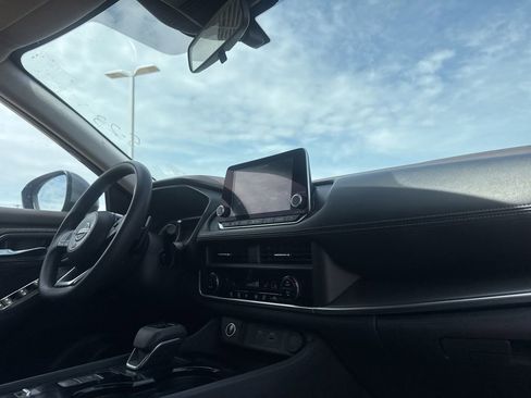 Certified 2023 Nissan Rogue SV FWD image 24