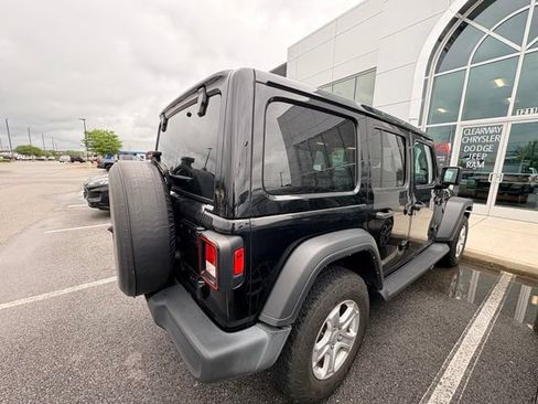Used 2022 Jeep Wrangler Unlimited Sport w/ Sun And Sound Package AWD/4WD image 5