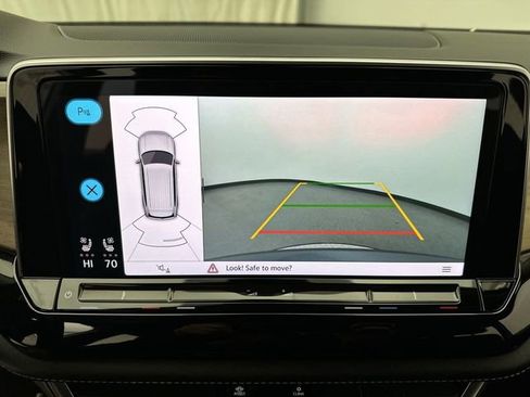 Used 2024 Volkswagen Atlas SE image 17