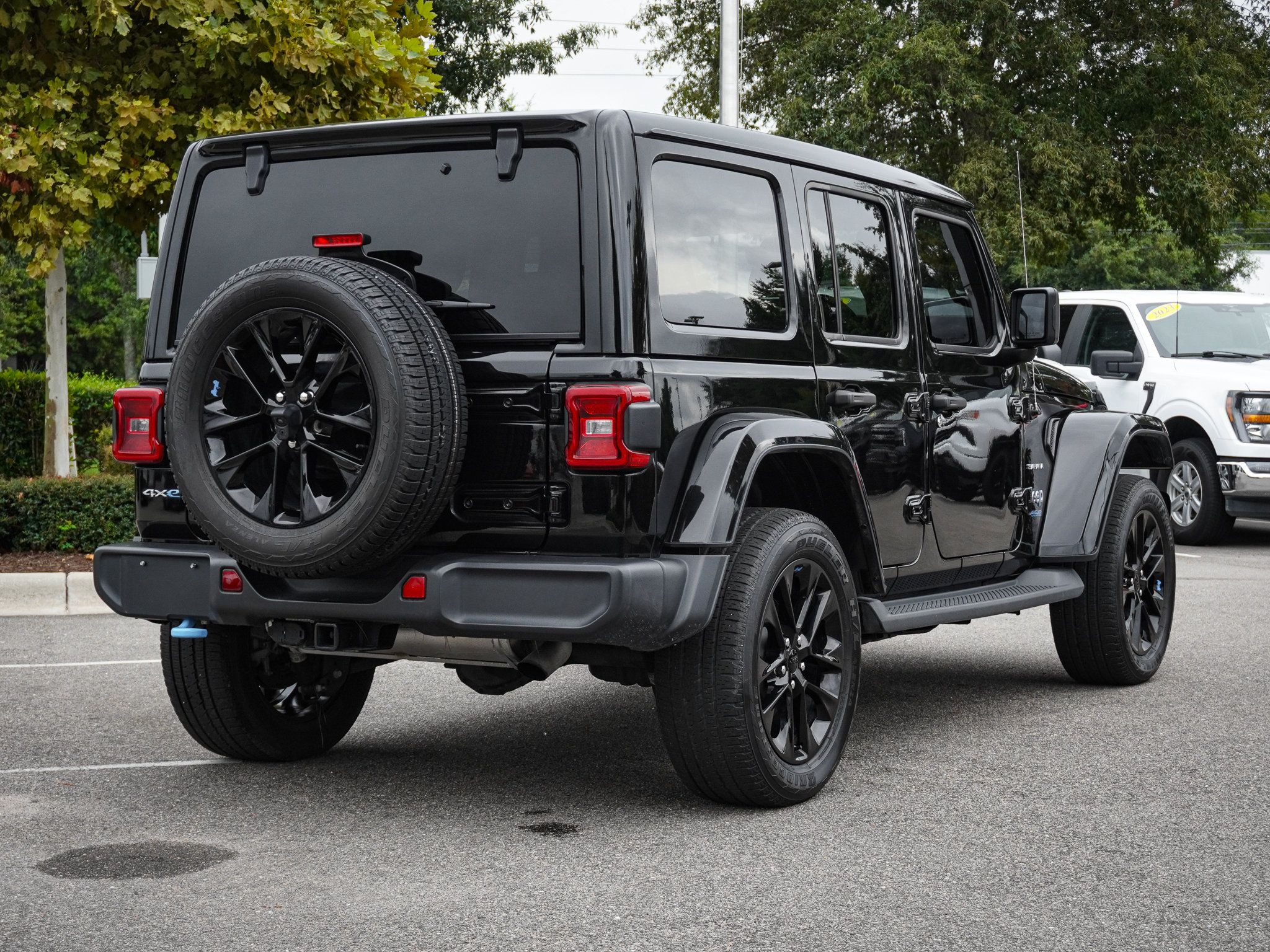 Used 2022 Jeep Wrangler Unlimited Sahara w/ Cold Weather Group AWD/4WD image 10